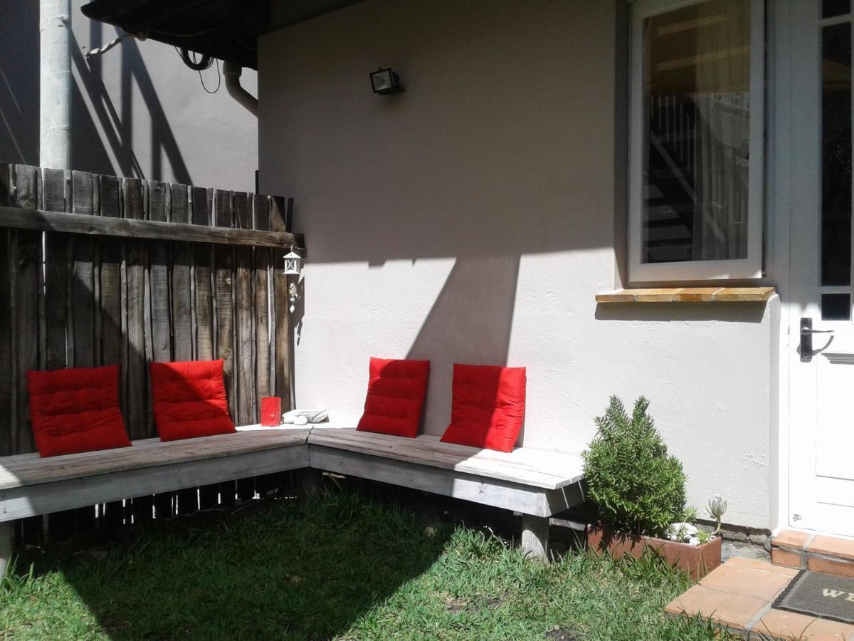 Hotel The Trailhouse Bettyʼs Bay Exterior foto